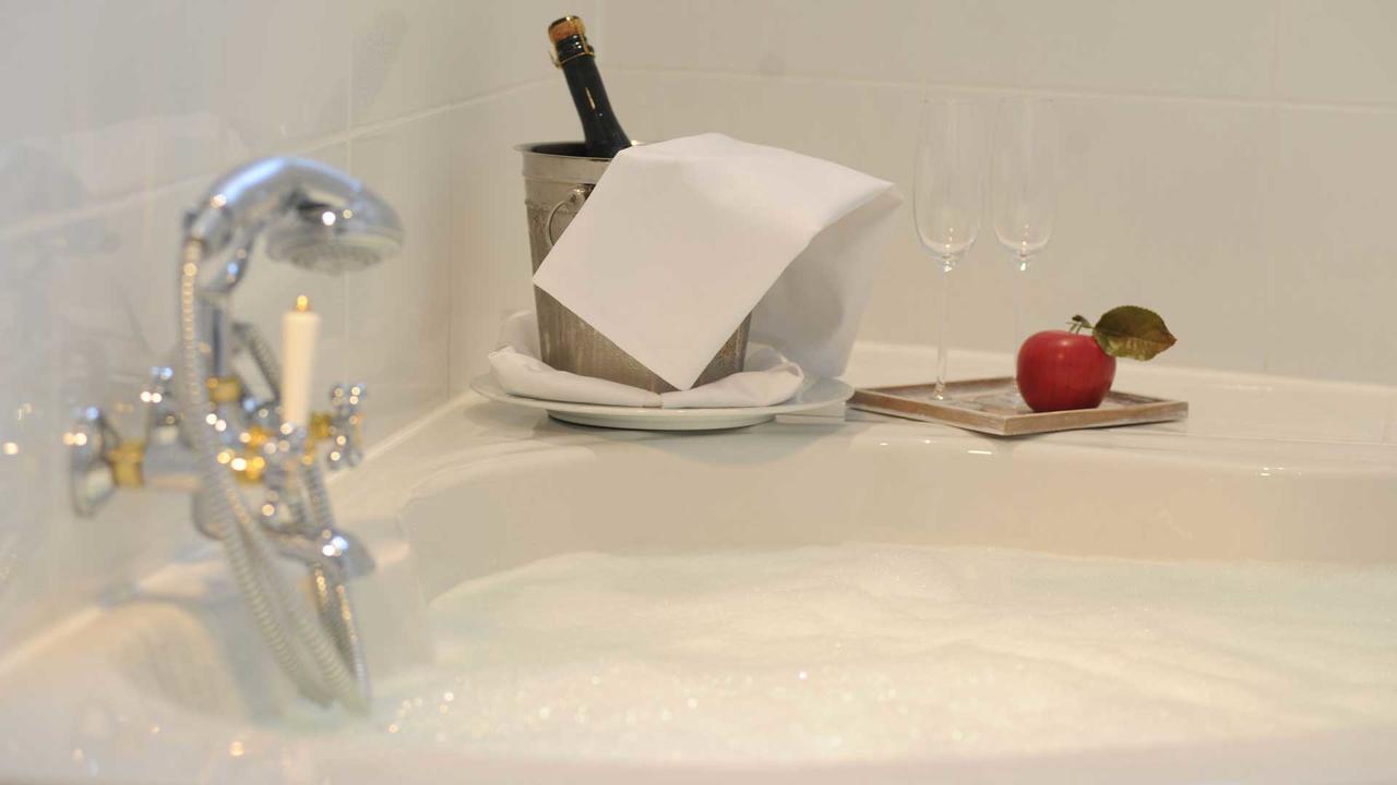 Schlosshotel Neckarbischofsheim מראה חיצוני תמונה