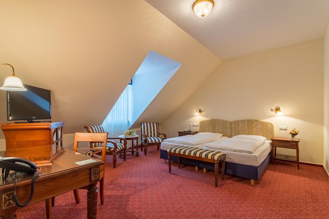Schlosshotel Neckarbischofsheim מראה חיצוני תמונה