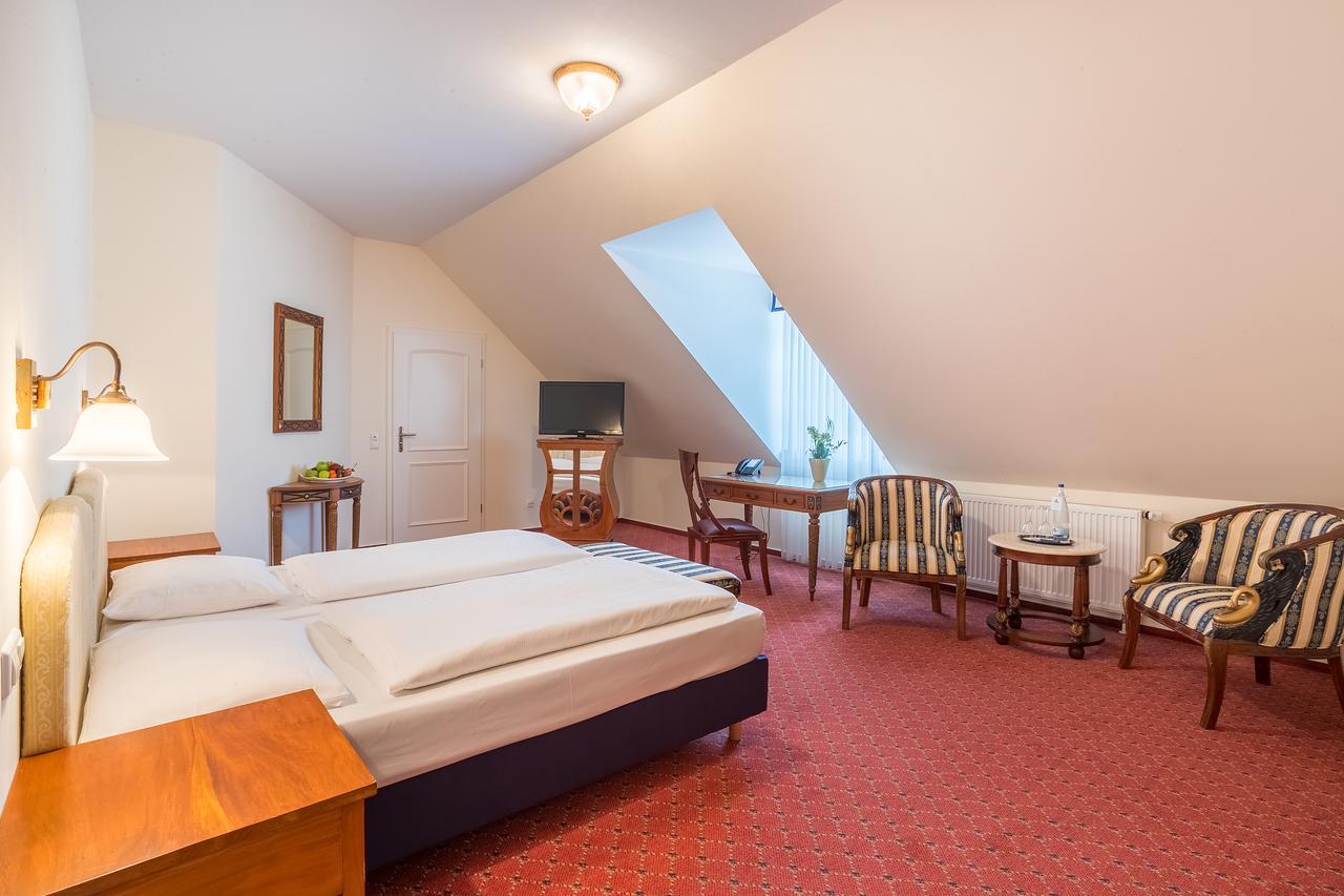 Schlosshotel Neckarbischofsheim מראה חיצוני תמונה